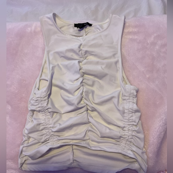 T- shirt - Picture 1 of 2